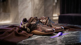 Zapatillas Miu Miu de Tejido Marrón: Un Estudio de la Artesanía Italiana Refinada