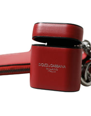 Étui pour AirPods Dolce & Gabbana en cuir rouge avec dragonne en métal argenté et logo