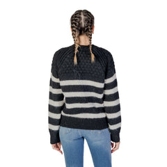 Nur schwarzer und weißer Pullover aus recyceltem Polyester