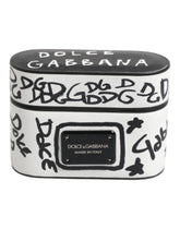 Étui pour AirPods Dolce & Gabbana en cuir noir et blanc avec logo en relief.