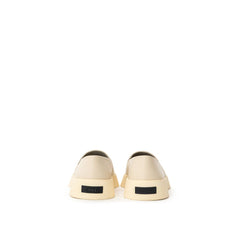 Mocassins Fear Of God en cuir beige