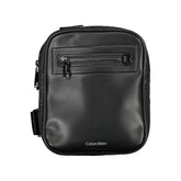 Elegante urbane Schultertasche von Calvin Klein mit kontrastierenden Details