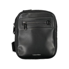 Elegante urbane Schultertasche von Calvin Klein mit kontrastierenden Details