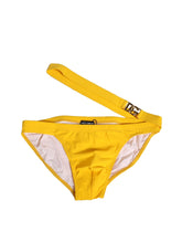 Maillot de bain slip de plage Dolce & Gabbana à ceinture jaune et logo