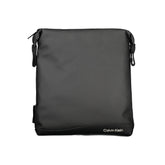 Elegante schwarze Schultertasche von Calvin Klein mit kontrastierenden Details