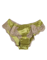 Nounours Dolce & Gabbana en satin de soie vert avec bordure en dentelle, neuf