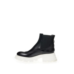 Alexander McQueen Elegant Leather Boots in Timeless Black - Boots