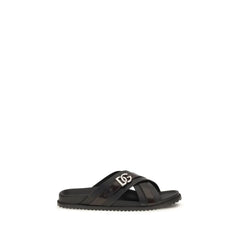 Sandálias de couro preto Bos Taurus Dolce & Gabbana com um design minimalista de duas tiras e uma palmilha ergonómica.