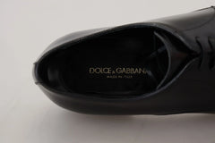 Profil lateral al pantofilor formali negri din piele Dolce & Gabbana, arătând curba elegantă și construcția cu toc stratificat.