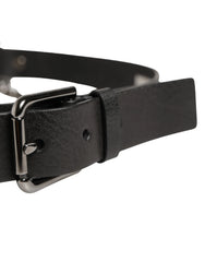 Widok z tyłu paska skórzanego Dolce & Gabbana o długości 95 cm, podkreślający gładkie, matowe wykończenie i jednolitą farbę na krawędziach.