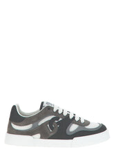 Dolce & Gabbana herr sneakers i atletisk modell i grått kalvskinnsläder, framifrån trekvartsvy med förfinad ton-i-ton-sömnad.