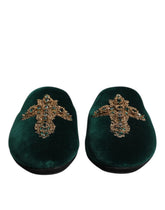 Chinelos de veludo verde Dolce & Gabbana com detalhes de cruz