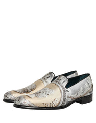 Draufsicht auf die Mehrfarb-Loafer für Herren von Dolce & Gabbana, die das aufwendige Mehrfarb-Grafikmuster und das Lederfußbett zeigen.