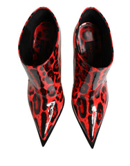 Vue arrière des bottines Cardinale de Dolce & Gabbana avec une discrète fermeture éclair à l'arrière et un motif léopard en soie.