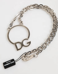 שרשרת לגברים של Dolce & Gabbana עם תליון לוגו DG איקוני מברזל מצופה כסף.