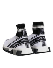 Oversigtsbillede af Dolce & Gabbana high-top sneakers, der fremhæver den slanke silhuet og det monokrome farveskema.