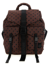 Ganni brauner Rucksack aus recyceltem Polyamid mit Kordelzugverschluss und frontalen Schnallenriemen in einem minimalistischen Design.