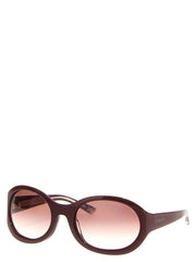 Close-up of the Gucci acetate sunglasses showing the rich burgundy texture and precise Italian craftsmanship.