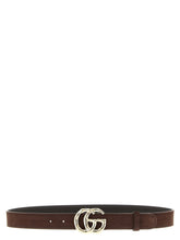 Ceinture Gucci marron en cuir de veau avec une boucle en métal doré poli et une couture raffinée, vue de face.