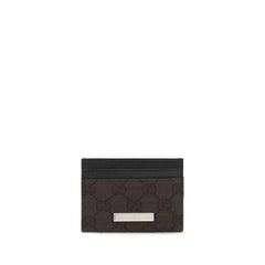 Vista frontal de uma carteira feminina Gucci em poliéster castanho, com acabamento texturizado refinado e design clássico.