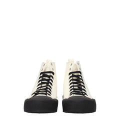 Vue arrière des baskets en toile beige Jil Sander, soulignant la construction du talon propre et les coutures ton sur ton.