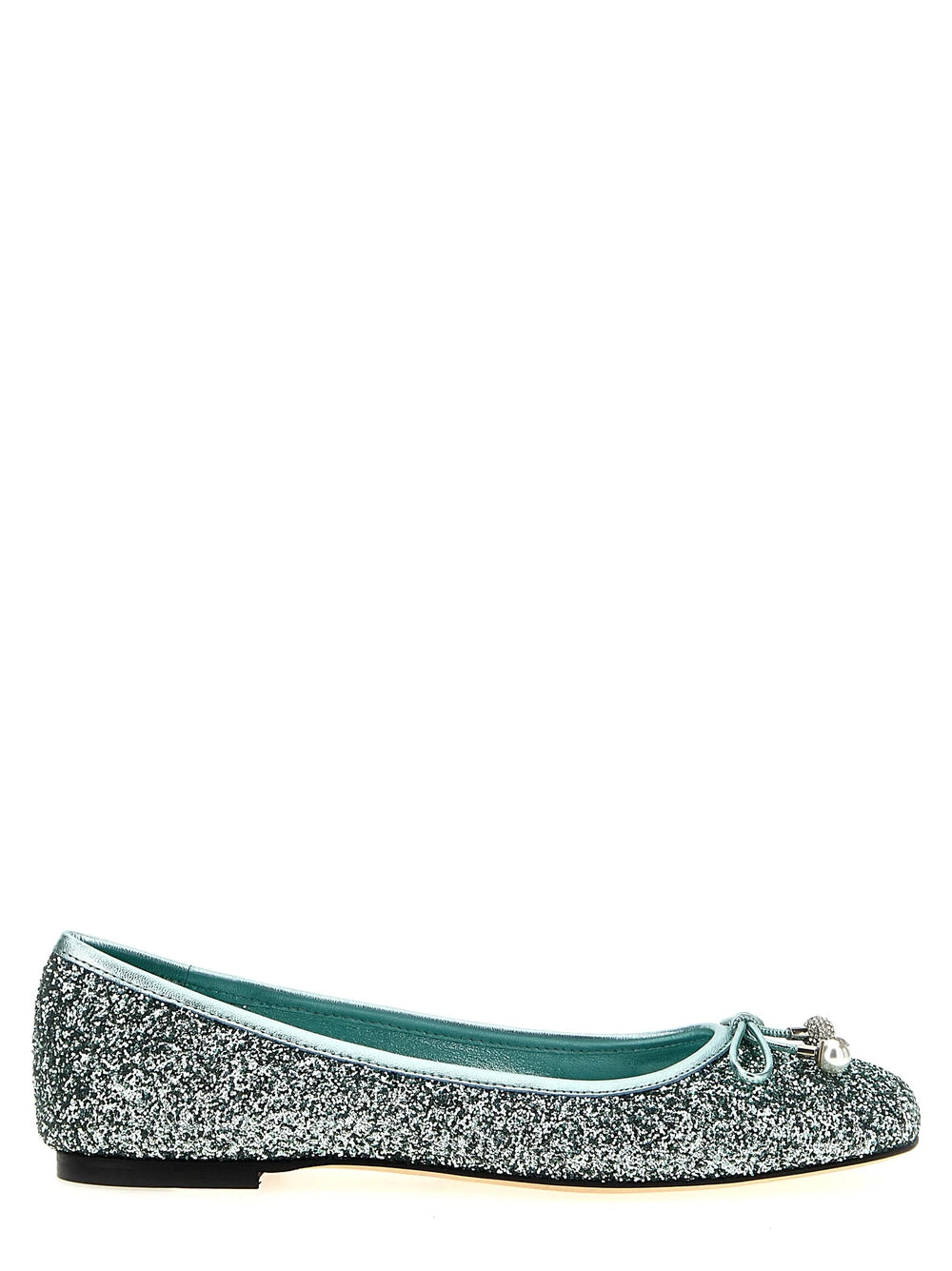 Jimmy Choo bicolor baleriny z tkaniny w wyrafinowanej, kremowo-czarnej palecie, widok z przodu pokazujący elegancki, spiczasty nosek.