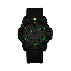 Luminox Černé sportovní hodinky z pryskyřice - Hodinky
