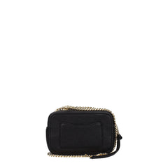 Priveliște din spate a genții crossbody Marc Jacobs din piele, care prezintă finisajul neted al pielii și cusăturile tonale meticuloase.