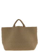 Borsa a tracolla NAGHEDI St. Barths beige intrecciata a mano in neoprene con manici superiori abbinati in una silhouette classica aperta.