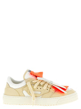 Sneakers basses en cuir beige Off-White avec le motif flèche signature et l'attache à lien de serrage dans une palette neutre.
