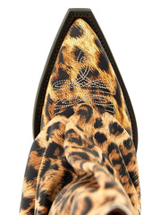 Nahaufnahme der R13 Cowhide-Ledertextur und der robusten Gummisohle bei diesen Designer-Chelsea-Stiefeln.