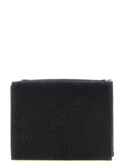 Vista lateral del tarjetero de poliéster negro de Stella McCartney que muestra el diseño delgado y el lujoso hardware metálico.