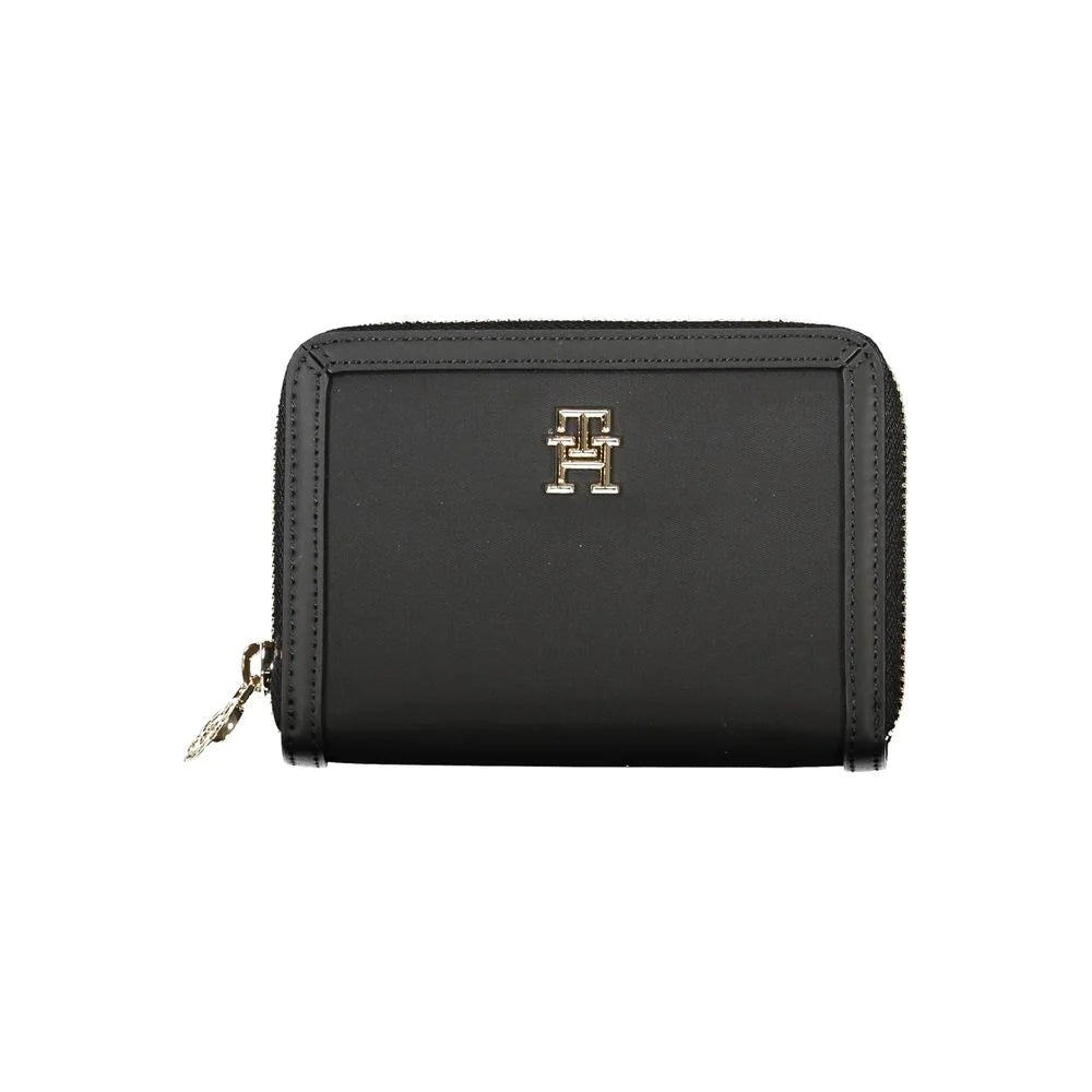 Tommy Hilfiger Elegant Zip Wallet with Ample Storage - Wallets