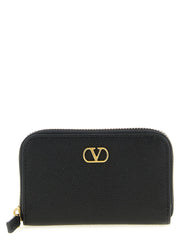 Valentino Garavani zwarte rundleer kaarthouder met de iconische VLogo Signature hardware in een gepolijde goudkleurige afwerking.