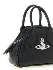 Rückansicht der minimalistischen schwarzen Polyethylen-Vivienne Westwood-Handtasche, die die klaren Linien und die Handwerkskunst hervorhebt.