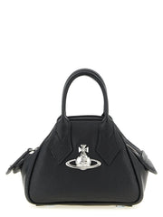 Frontansicht einer Vivienne Westwood schwarzen Polyethylen-Handtasche mit dem ikonischen silberfarbenen Orb-Emblem.