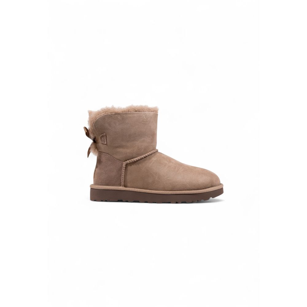 UGG Botas de Cano Curto em Camurça Castanha