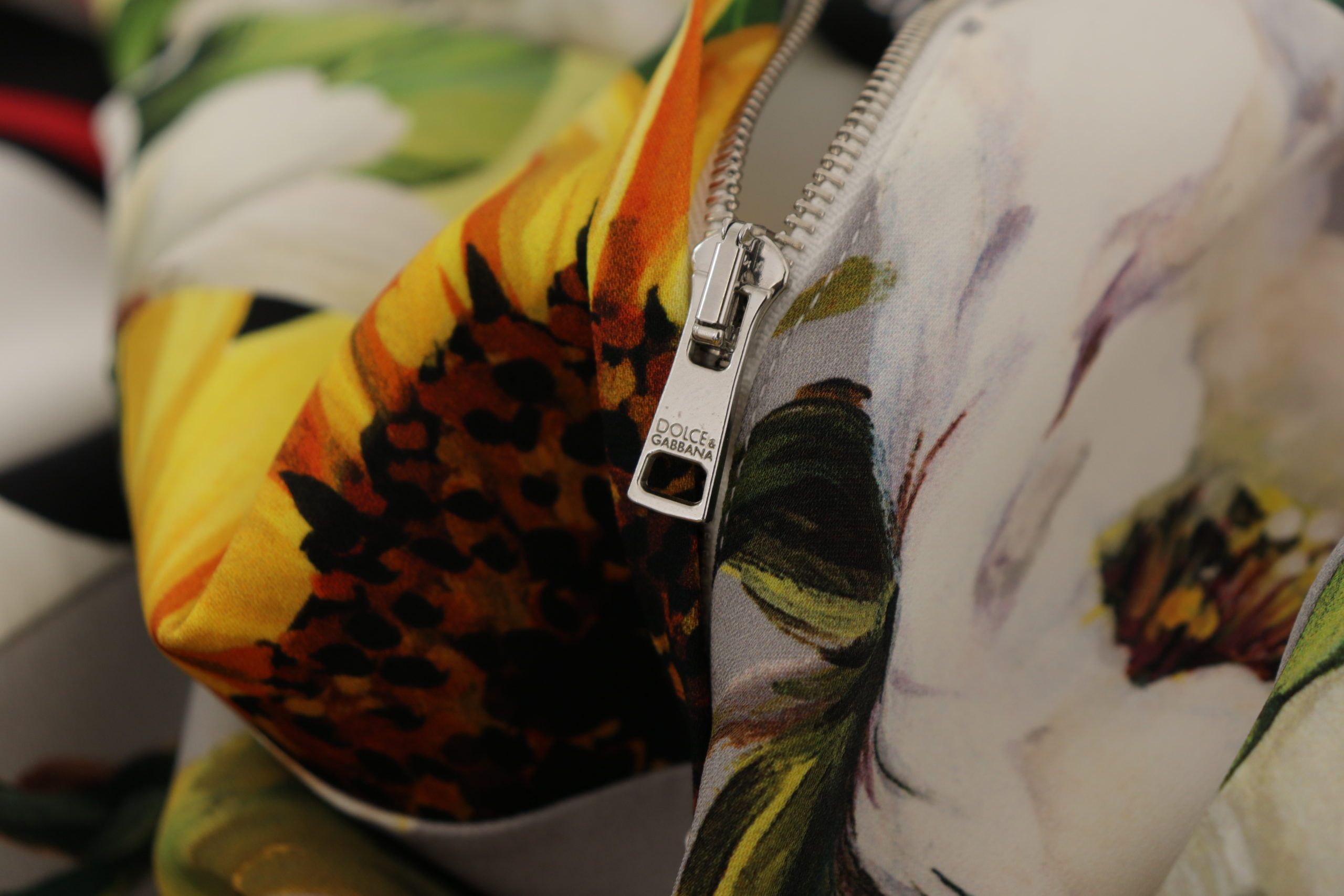 Robe fourreau Dolce &amp; Gabbana multicolore en charmeuse à imprimé floral et jacquard patchwork