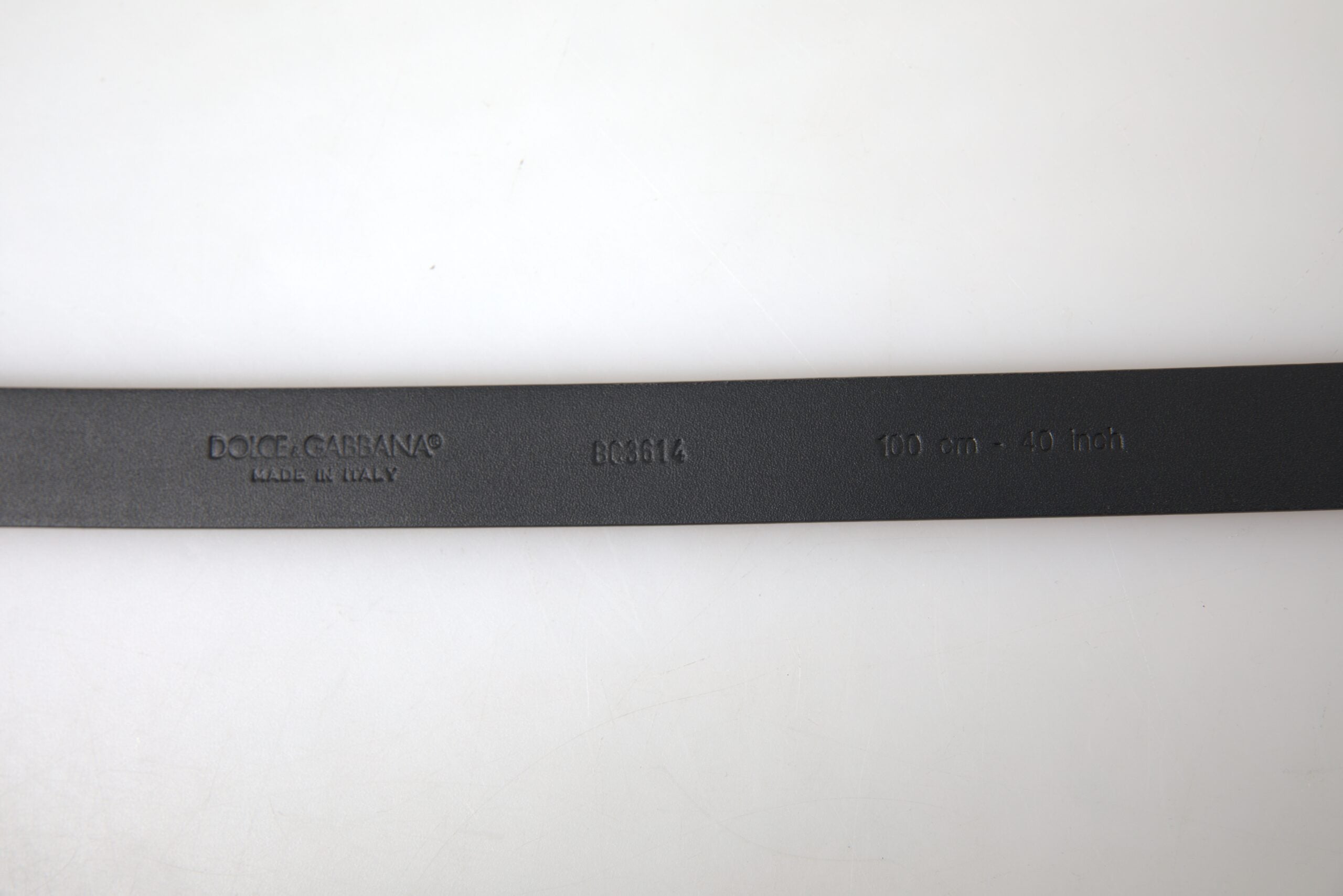 Dolce &amp; Gabbana Bordeaux Ledergürtel mit silberner Metallschnalle