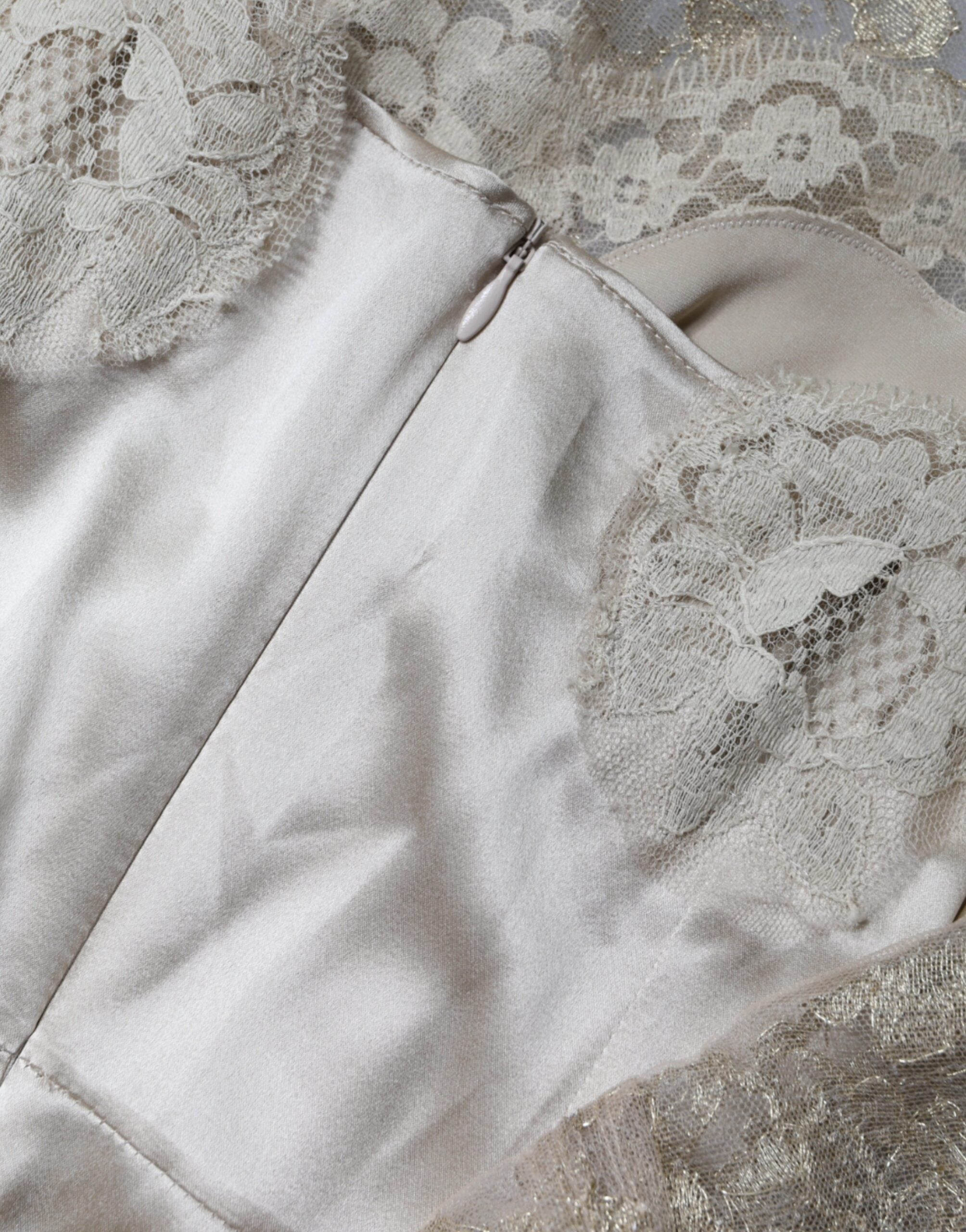 Dolce &amp; Gabbana Minikleid aus goldfarbenem Etuikleid mit floraler Spitze in A-Linie