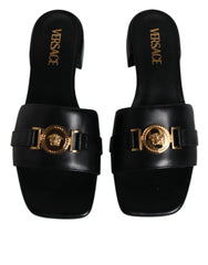 Sandales plates Versace en cuir noir avec plaque logo