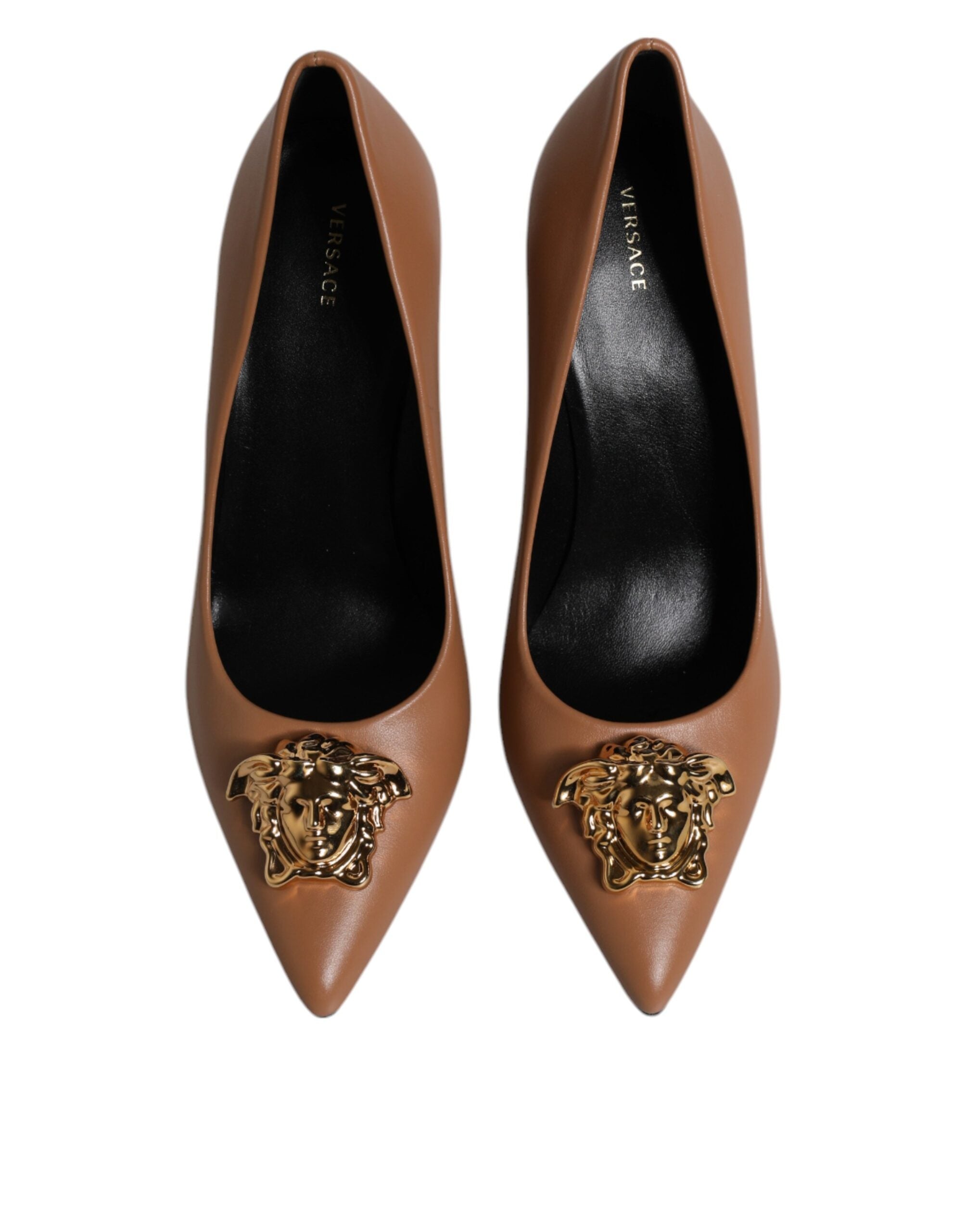Escarpins Versace en cuir marron avec plaque logo