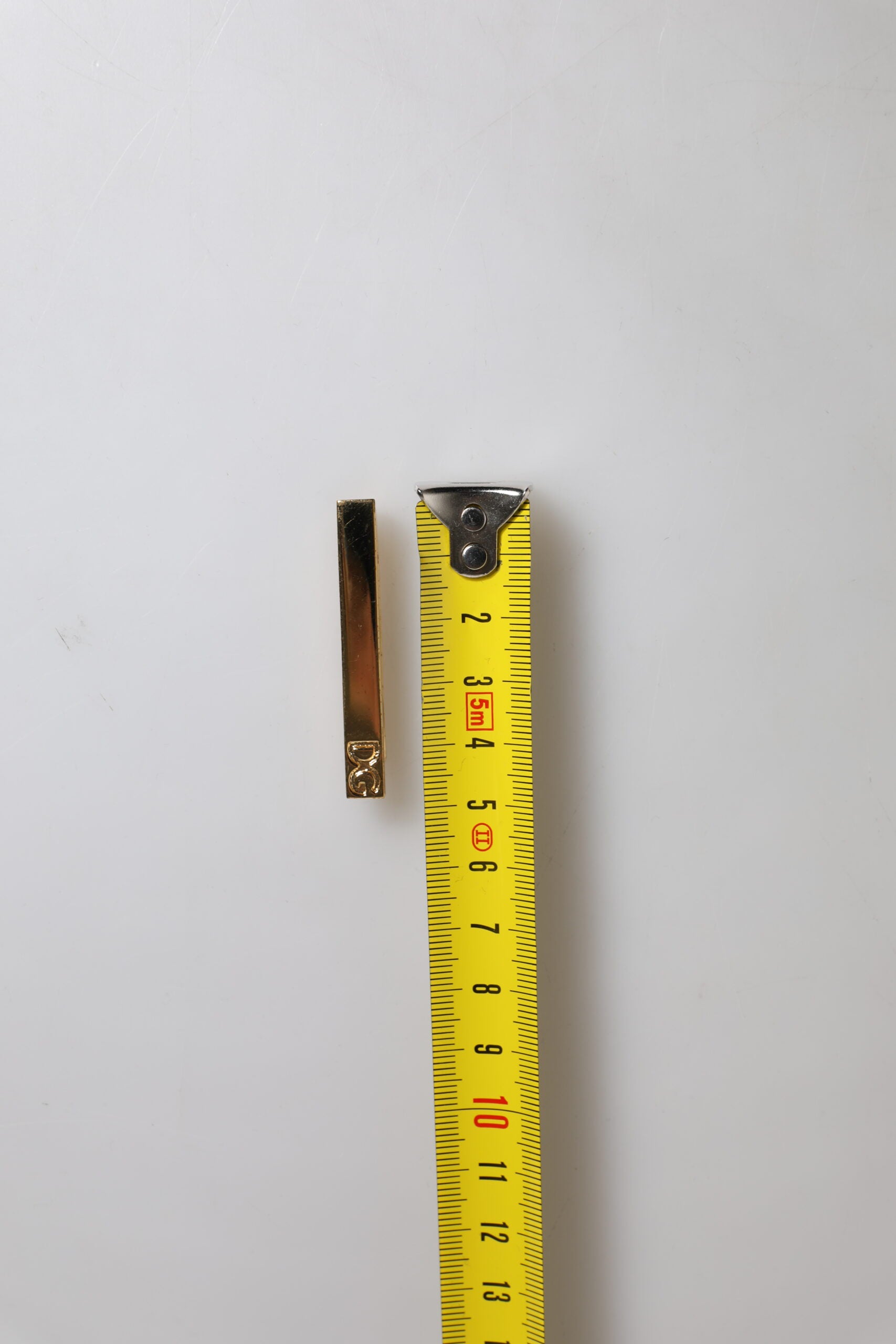 Pince à cravate Dolce &amp; Gabbana en laiton doré ornée de cristaux