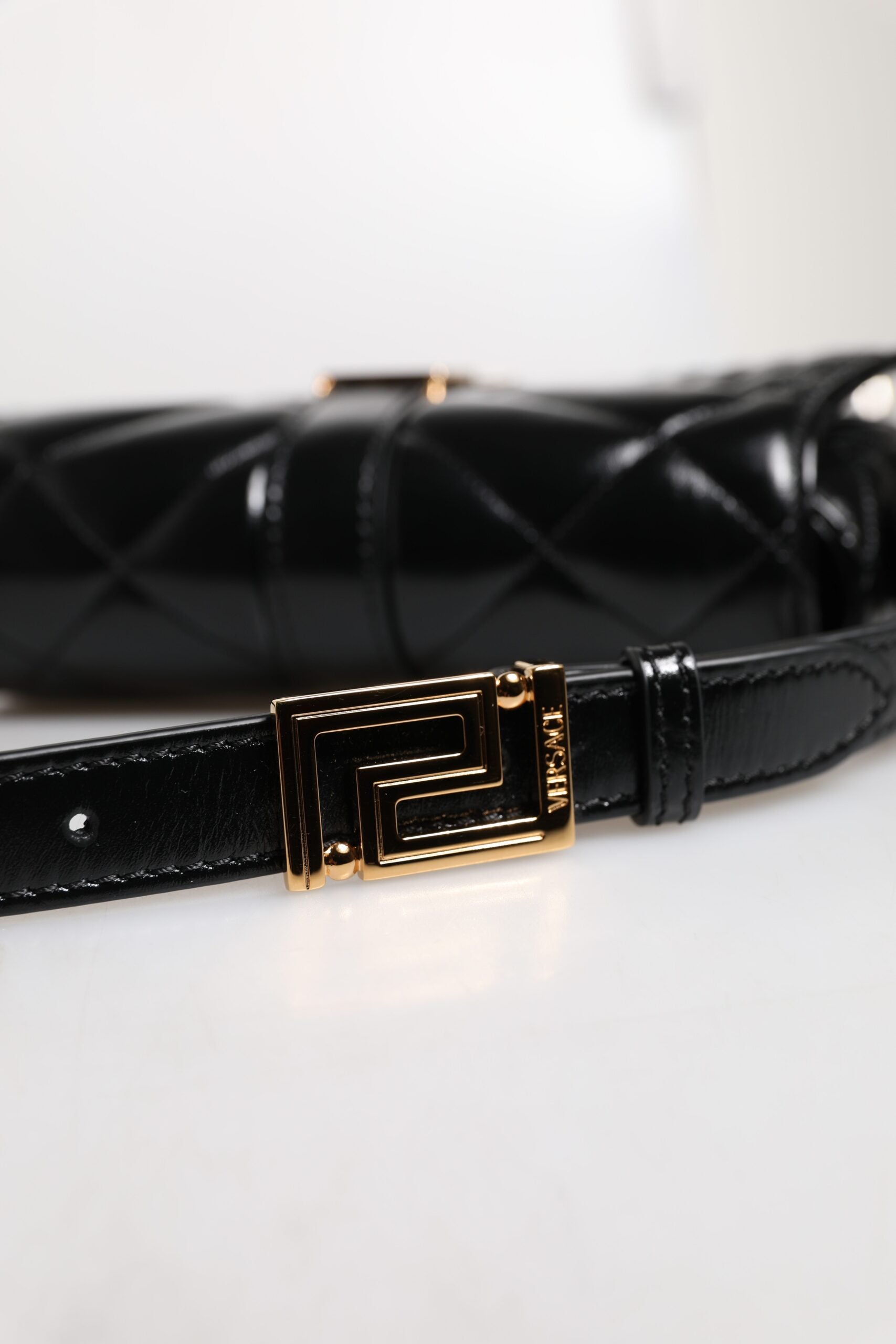 Sac à bandoulière matelassé Versace en cuir de veau noir