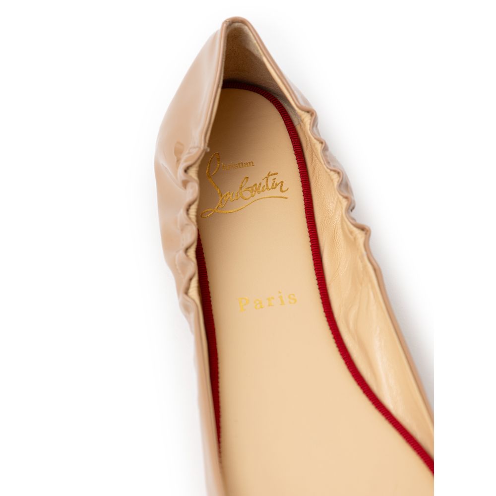 Christian Louboutin Ballerinas aus beigefarbenem Lackleder