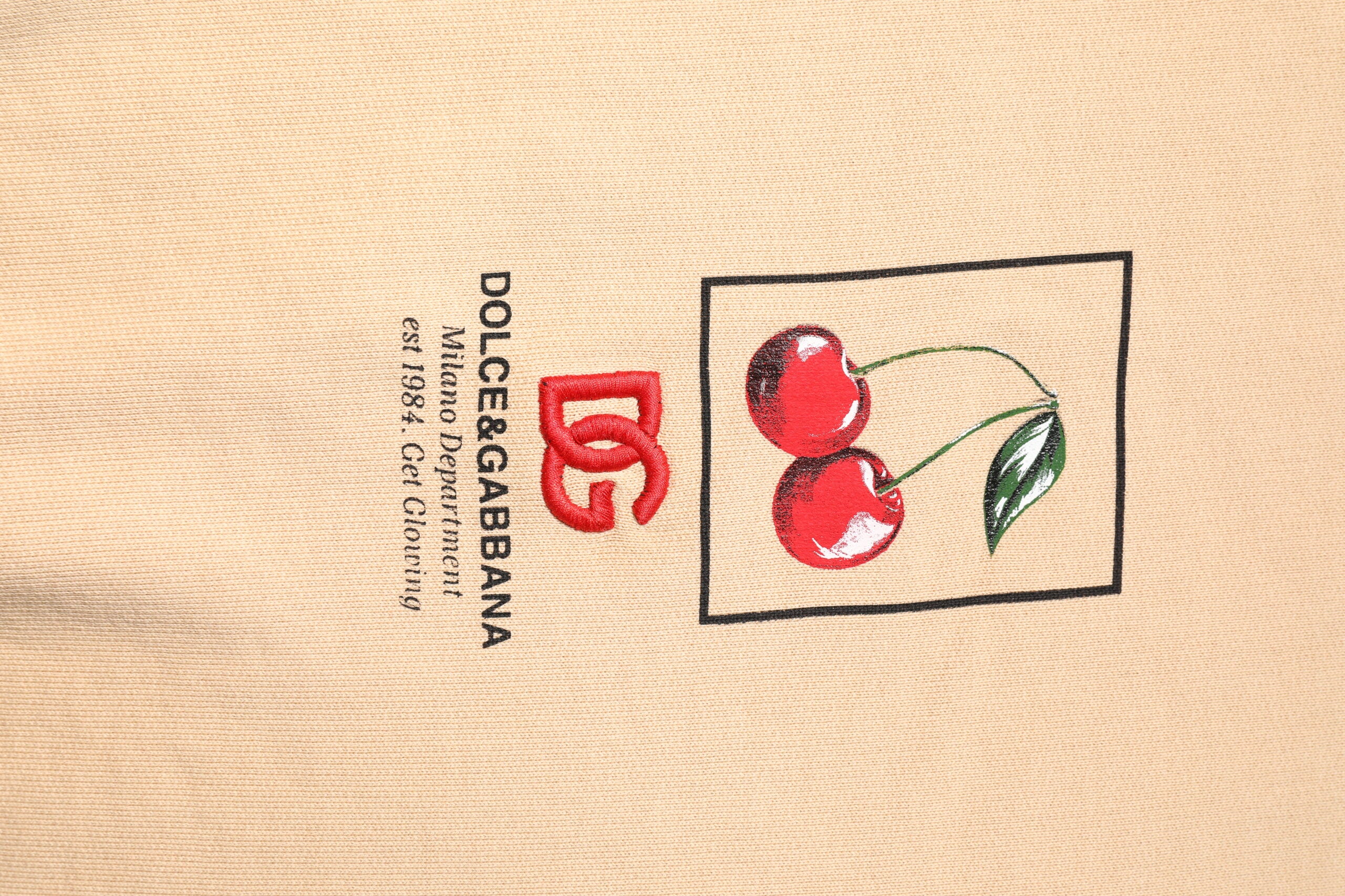 Dolce &amp; Gabbana Pullover in Beige mit Kirschmuster und Rundhalsausschnitt