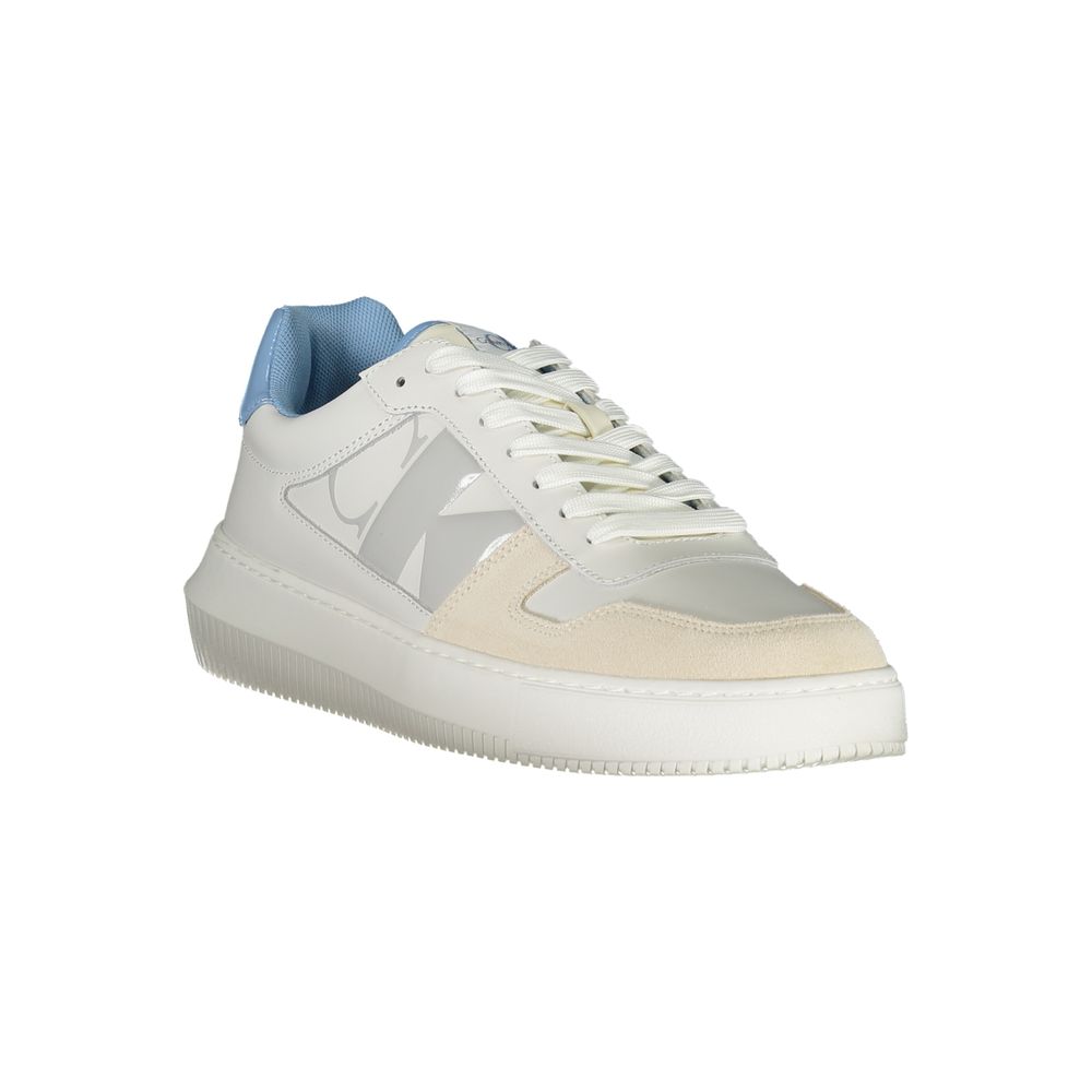 Umweltbewusste Sneaker von Calvin Klein mit kontrastierenden Details