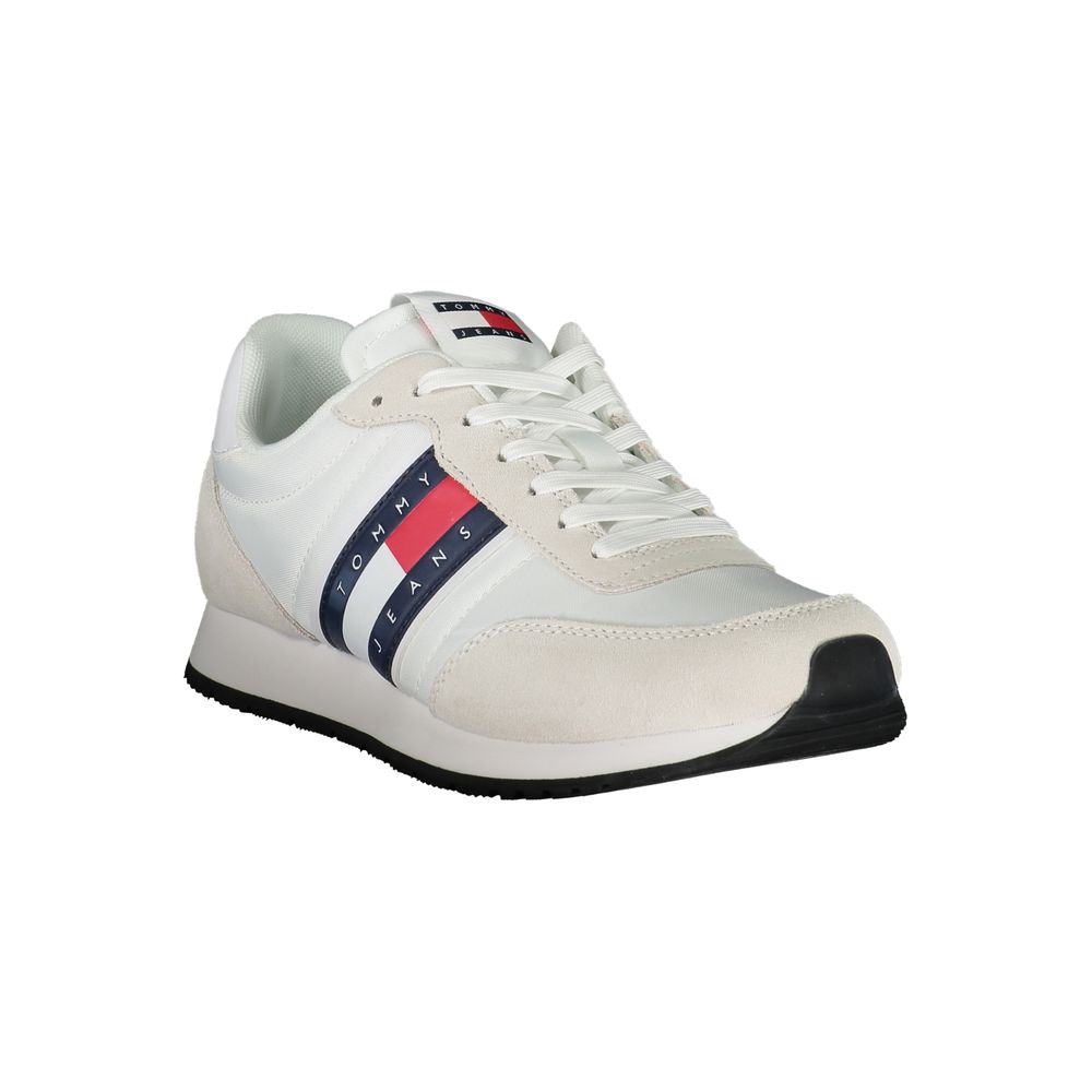 Elegante weiße Sneaker von Tommy Hilfiger mit kontrastierenden Details
