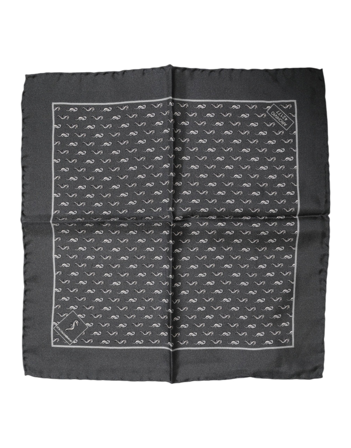 Foulard carré en soie à imprimé poisson noir Dolce &amp; Gabbana pour homme