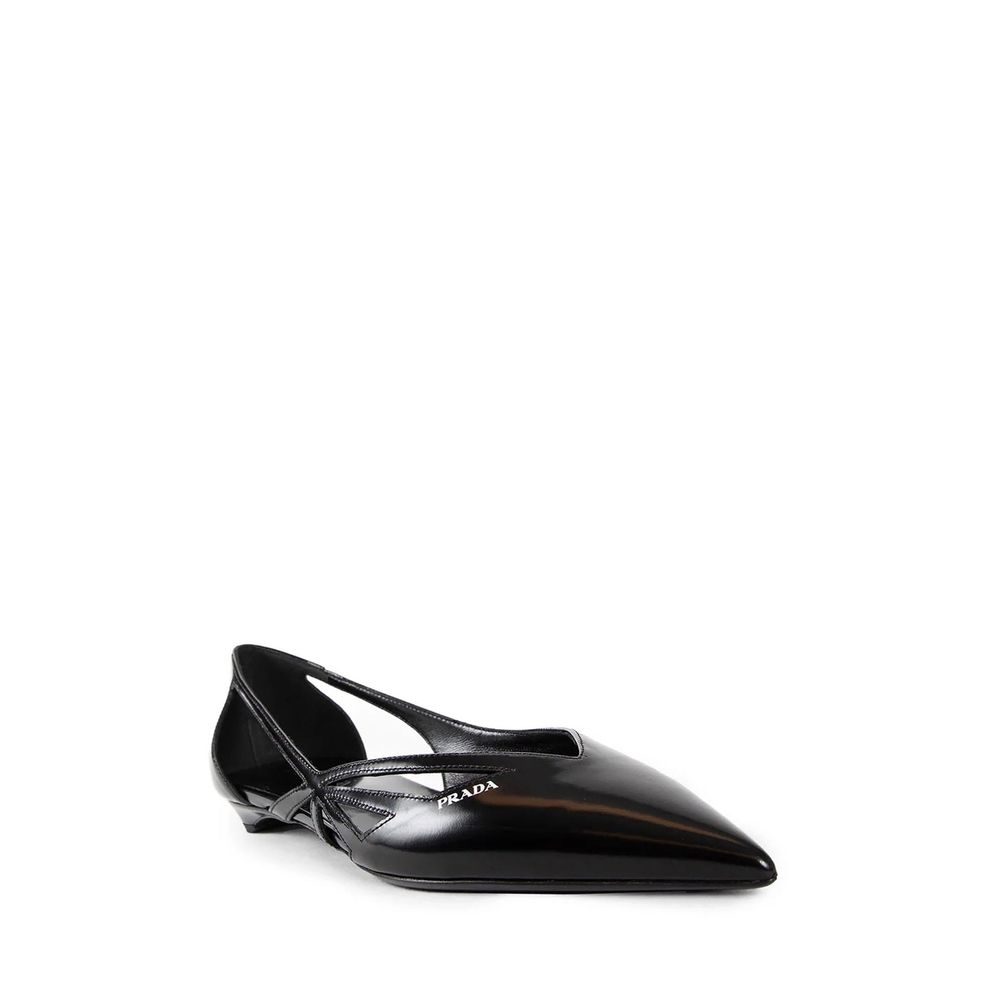 Prada Ballerinas aus gebürstetem Leder mit Cut-Outs